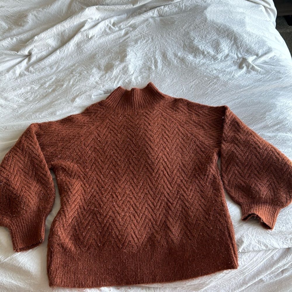 Abercrombie & Fitch soft Orange knit sweater size medium